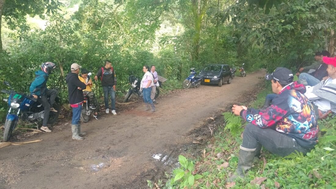 URGENTE: EN ESTE MOMENTO SE REGISTRA UN BLOQUEO EN LA CARRETERA QUE CONDUCE A LA BOCATOMA DEL IBAL EN LA VEREDA CHEMBE.